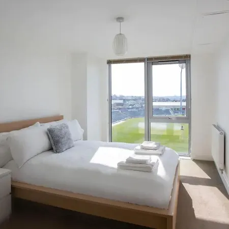 Stunning 2 Bedroom In Ashley Down With Cricket View * Bristol