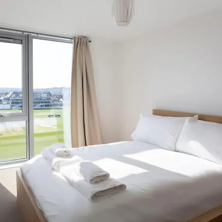 Stunning 2 Bedroom In Ashley Down With Cricket View Appartamento